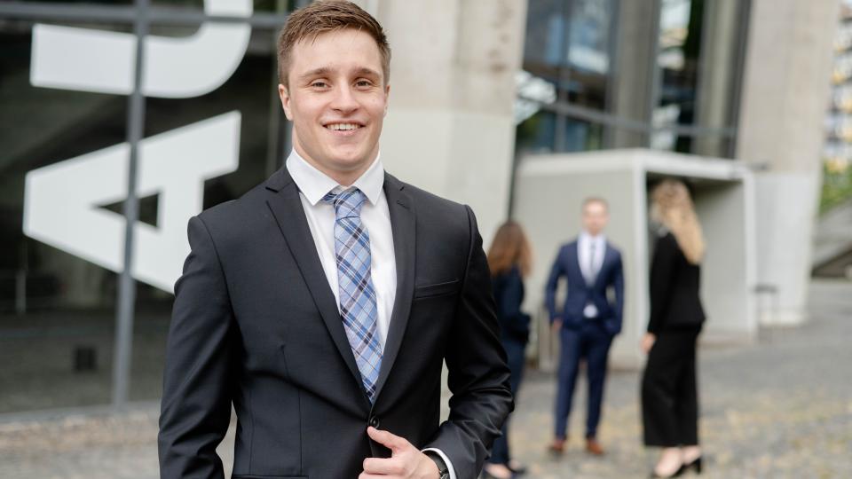 Dominik Peters